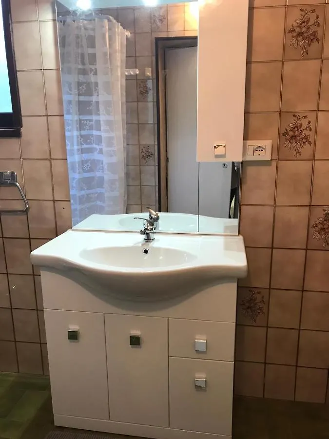 Lägenhet Villa Immersa Nel Verde A Lanzo dʼIntelvi Italien